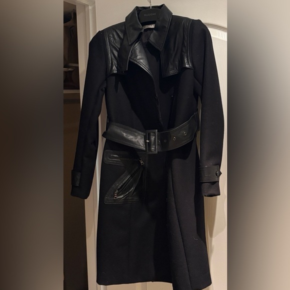 Danier Jackets & Blazers - DANIER Women's Trench like Black Leather Belted Jacket Mint condition!